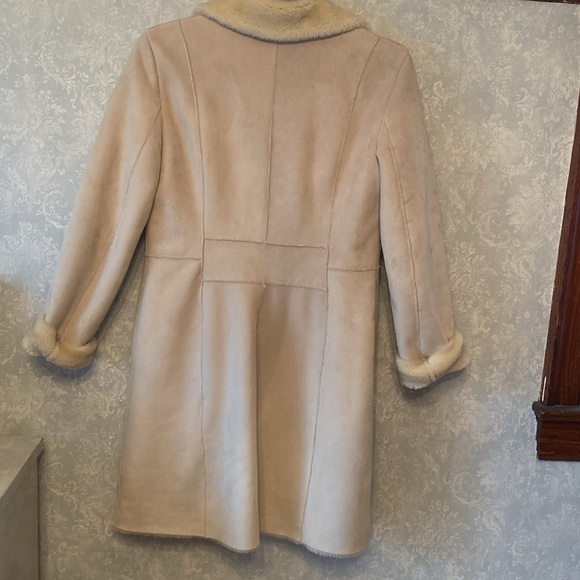 Ann Taylor Faux Suede Coat Medium 38”L x 20”W - Very Luxurious! - Picture 8 of 9